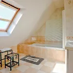 4 Bedroom Gorgeous In Feriehus Courtils