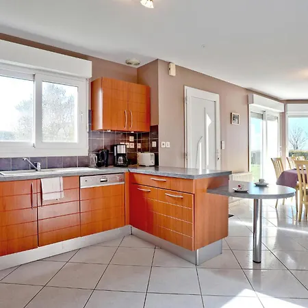 Beautiful Home In Courtils With Wifi *
