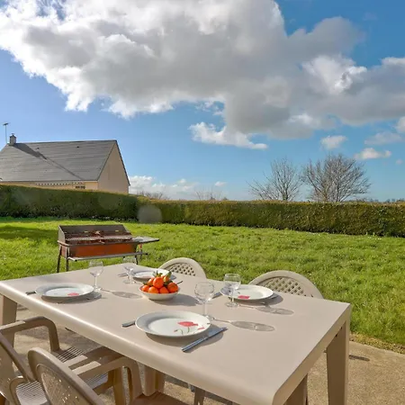 Beautiful Home In Courtils With Wifi * Courtils