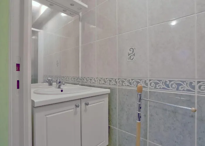 4 Bedroom Awesome In *