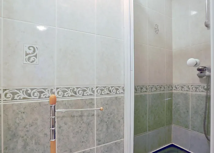 4 Bedroom Awesome In Casa vacanze *