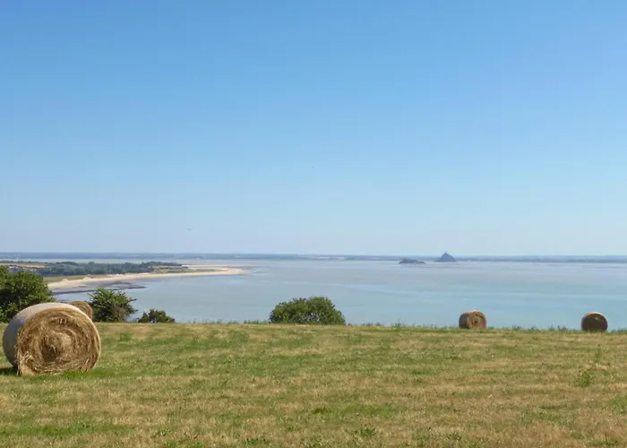 4 Bedroom Awesome In Casa vacanze Courtils